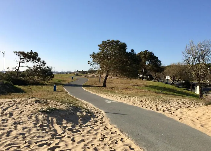 Charming Mobile In Les Mathes, Close To La Palmyre Zoo
